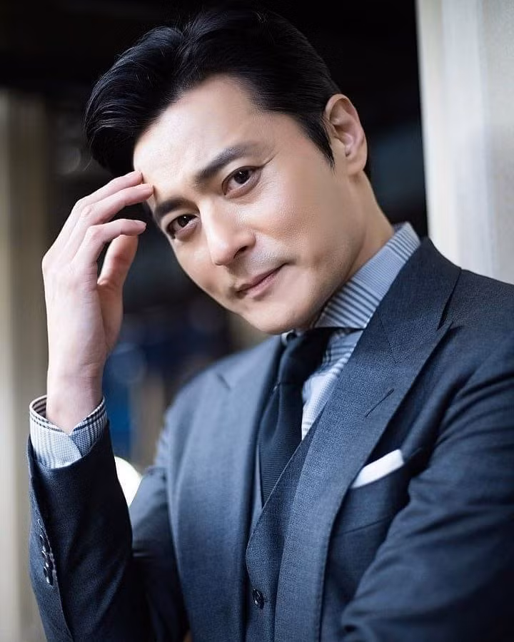 Không chỉ có nhan sắc nổi bật, Jang Dong Gun được đánh giá cao về khả năng diễn xuất qua 3 thập niên. Ảnh: Naver