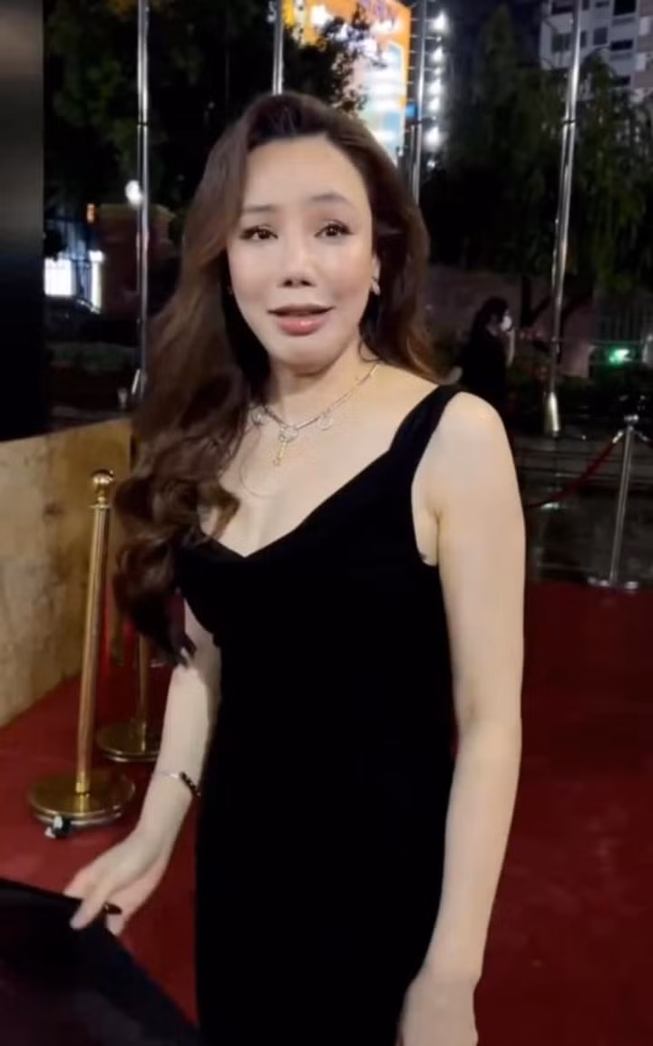 Hồ Quỳnh Hương xuất hiện tại một sự kiện ở TP.HCM.