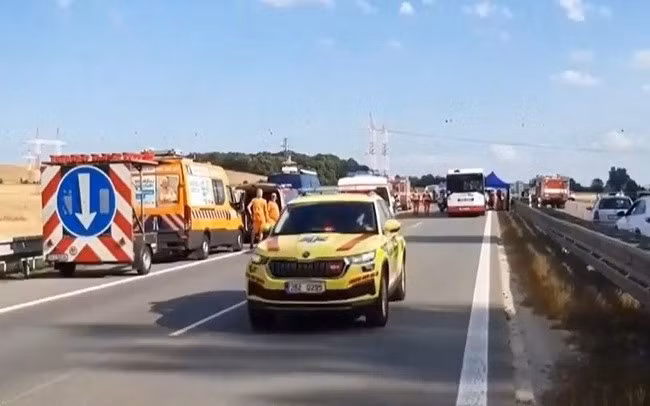 Tai nạn xe khách tại CH Czech, hơn 70 người thương vong ảnh 1
