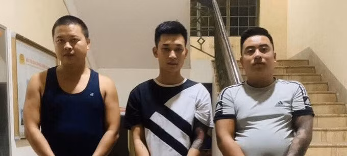 Ba đối tượng Nam, Tài và Quý tại cơ quan công an (Ảnh: Công an Tuyên Quang).