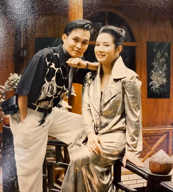 Xuân Hinh và Thanh Thanh Hiền là 2 nghệ sĩ nổi tiếng trong làng hài đất Bắc. Họ gắn bó với nhau qua nhiều tác phẩm sân khấu ăn khách, trong đó nổi lên là vở 'Người ngựa, ngựa người'.