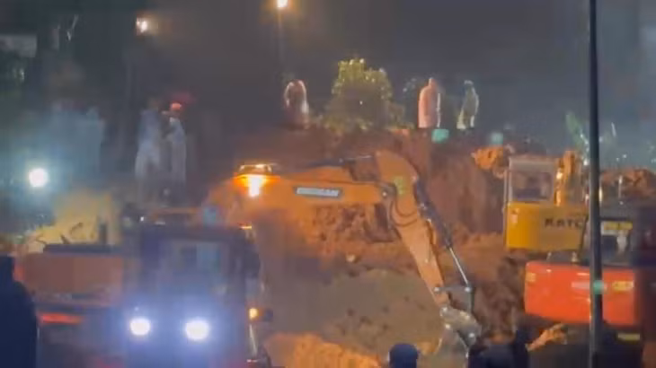 Hàng trăm nhân viên cứu hộ tham gia tìm kiếm người mất tích.