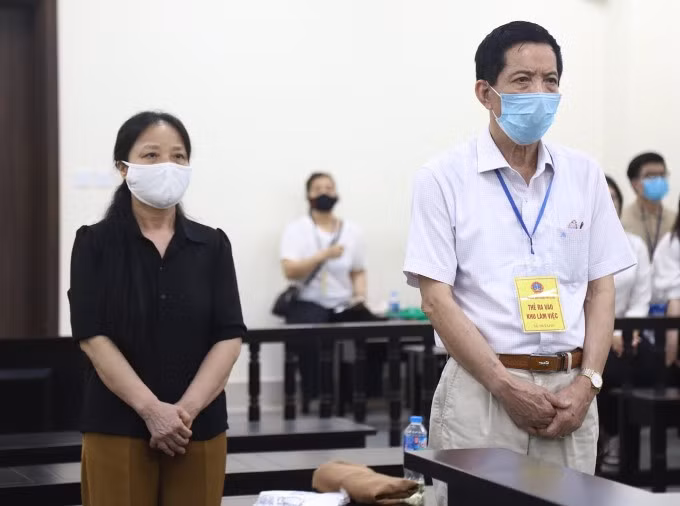 Bà My và ông Sâm nghe tuyên án, chiều 14/7. Ảnh: Phạm Dự