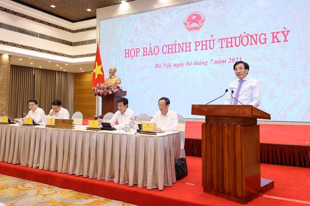 Các đồng chí lãnh đạo các bộ, ngành dự họp báo - Ảnh: VGP/Nhật Bắc