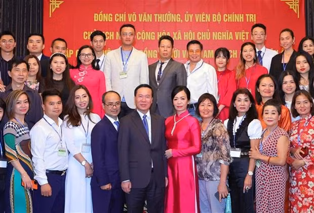 Chu tich nuoc Vo Van Thuong gap go kieu bao tai Ao va chau Au hinh anh 1