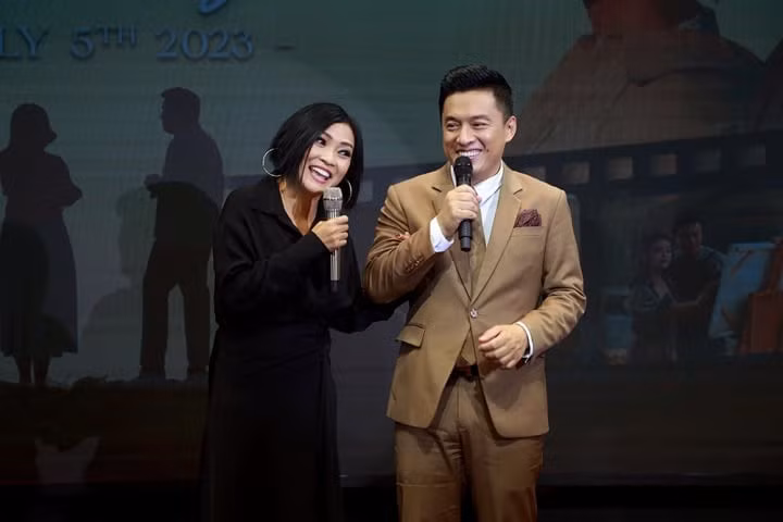 Phương Thanh tới chúc mừng "người tình sân khấu".