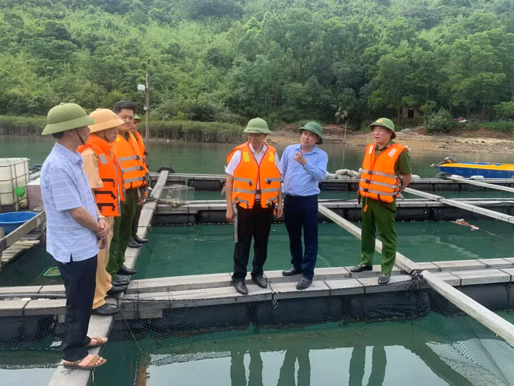 Lãnh đạo Chi cục Thuỷ sản (Sở NN&amp;PTNT) kiểm tra tình hình NTTS tại huyện Đầm Hà. Ảnh đơn vị cung cấp