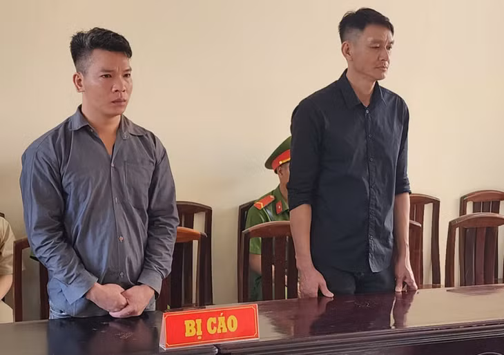 2 bị cáo Tuấn và Hoàng tại phiên tòa.