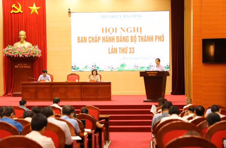 Đồng chí Vũ Quyết Tiến, Ủy viên Ban Thường vụ Tỉnh ủy, Bí thư Thành ủy Hạ Long, khẳng định, Hạ Long sẽ tiếp tục triển khai toàn diện các nhiệm vụ chính trị để trở thành thành phố "kiểu mẫu".
