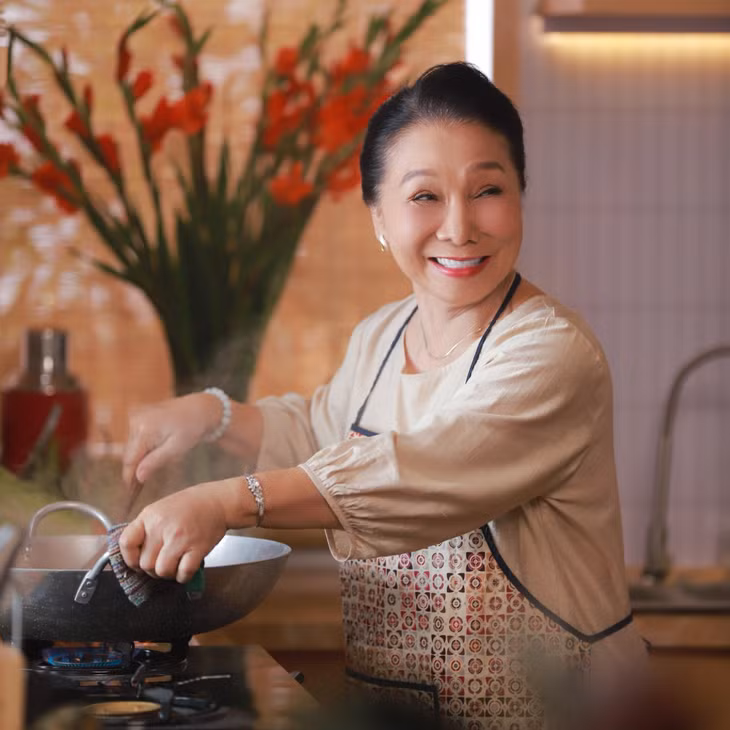 Nghệ sĩ Bạch Tuyết tận hưởng tuổi xế chiều yên vui, tích cực (Ảnh: Facebook nhân vật).