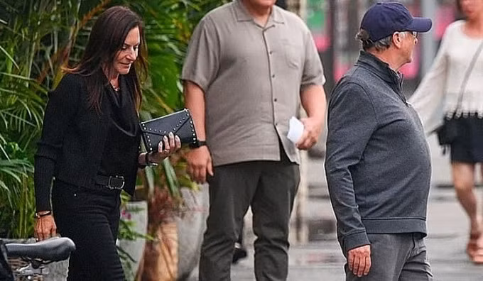 Paula Hurd đi ăn cùng Bill Gates và các con của ông ở New York ngày 16/7. Ảnh: Page Six