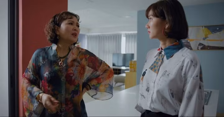NSND Minh Hòa trong tạo hình bà Thủy phim "Món quà của cha".