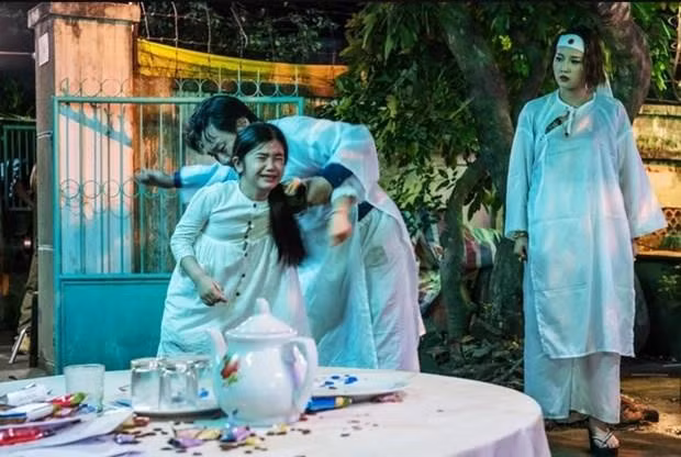 Cảnh trong phim "Đêm tối rực rỡ".