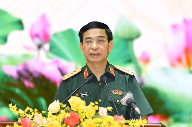 Đại tướng Phan Văn Giang, Ủy viên Bộ Chính trị, Phó bí thư Quân ủy Trung ương, Bộ trưởng Bộ Quốc phòng phát biểu tại hội nghị lấy phiếu tín nhiệm. Ảnh QĐND