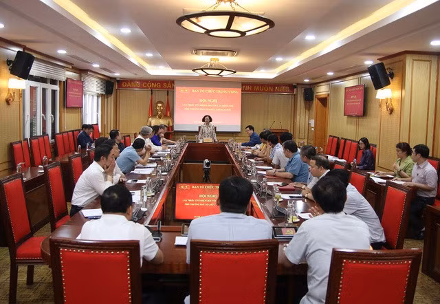 Đồng chí Trương Thị Mai, Ủy viên Bộ Chính trị, Thường trực Ban Bí thư, Trưởng Ban Tổ chức Trung ương phát biểu tại Hội nghị.