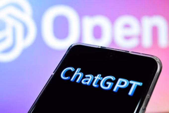 Dòng chữ ChatGPT hiển thị trên smartphone Android. Ảnh: PB