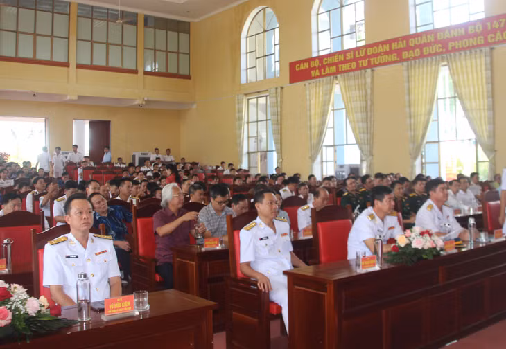 Các đại biểu tham dự hội nghị.