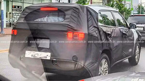 Đuôi xe xuất hiện giao diện đèn hậu mới - Ảnh: canalcarros