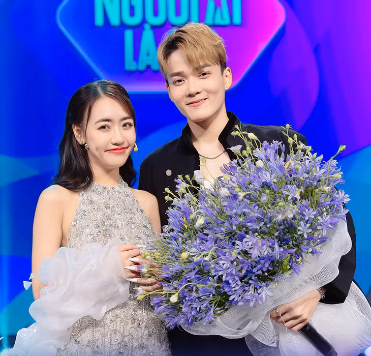 Nữ chính Quỳnh Anh ra về cùng Xuân Nhã.