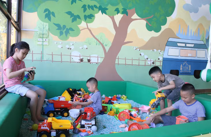 Khu vui chơi dành cho trẻ em trong tổ hợp dịch vụ của Yên Forest.