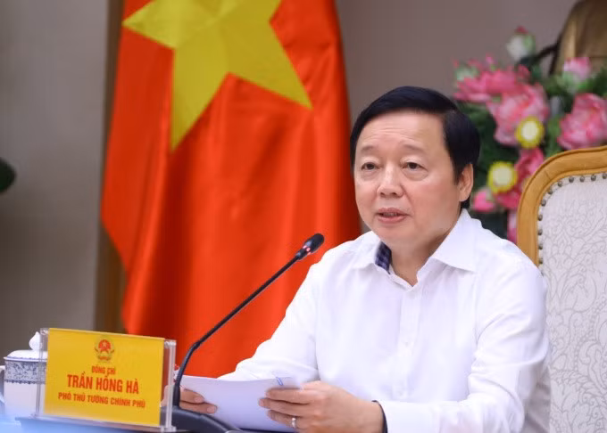 Phó Thủ tướng Trần Hồng Hà họp với các đơn vị về lộ trình tăng giá dịch vụ khám chữa bệnh, chiều 11/7. Ảnh: Minh Khôi