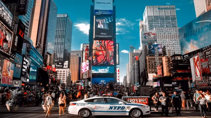 5. Ở Mỹ, New York là thành phố cạnh tranh mạnh với Thung lũng Silicon của San Francisco. Tại thành phố này, công nghệ có ở khắp mọi nơi từ đường phố đến cửa hàng. Ngay cả nơi công cộng như Quảng trường Thời đại cũng hiện diện những công nghệ ấn tượng nhất. Các điểm tham quan công nghệ cũng có rất nhiều ở New York, vì vậy có rất nhiều thứ dành cho những du khách am hiểu công nghệ có thể làm ở đây. Ảnh: Victor He.