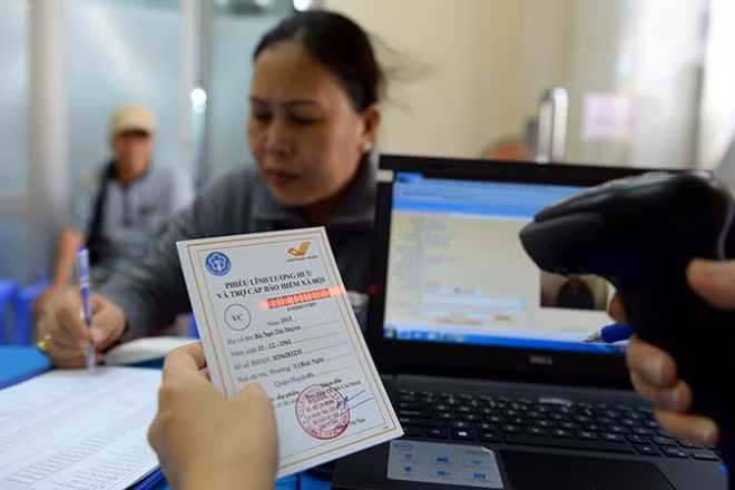 Người dân sẽ được lĩnh lương hưu theo mức mới vào tháng 9/2023