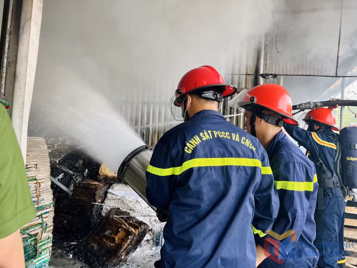 Nhanh chóng dập tắt đám cháy quán lẩu tại Quảng Yên ảnh 9