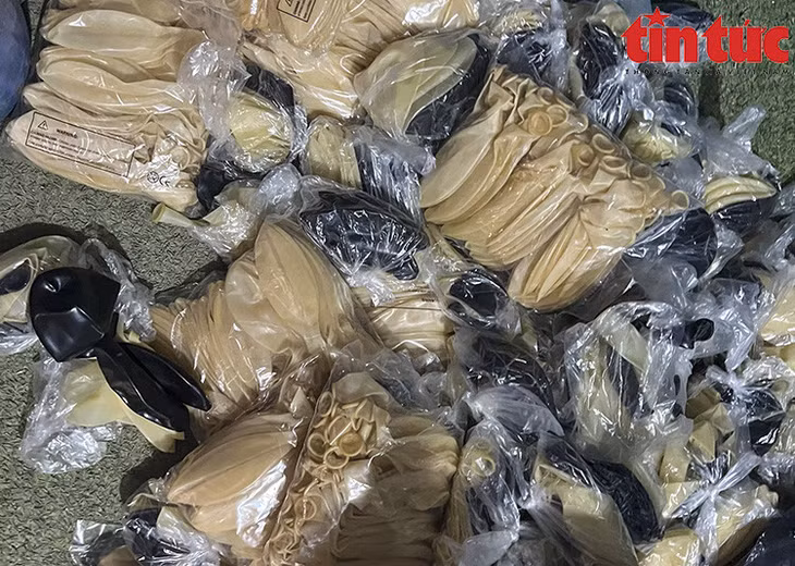 Rất nhiều vỏ bóng bay dùng để bơm khí N20 bị thu giữ.