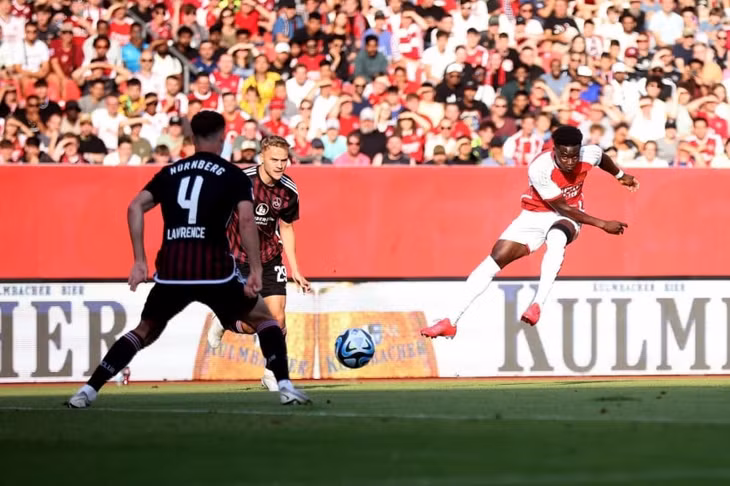 Saka như thường lệ vẫn là đầu tàu giúp hàng công Arsenal bùng nổ (ảnh: Getty)