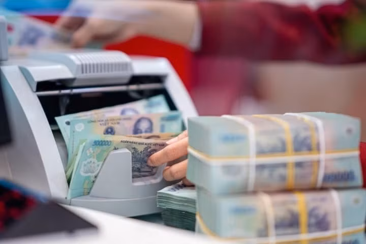 Lãi suất cho vay vẫn giảm chậm và ở mức cao. (Ảnh minh họa: ZingNews)