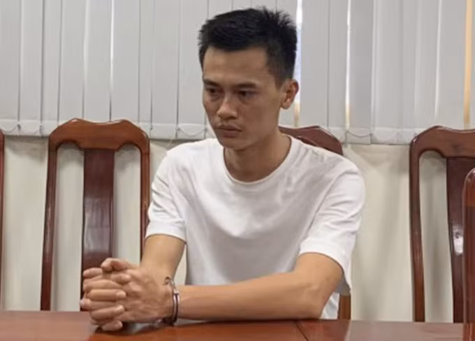 Phan Công Khanh tại cơ quan điều tra. Ảnh: Nhật Vy