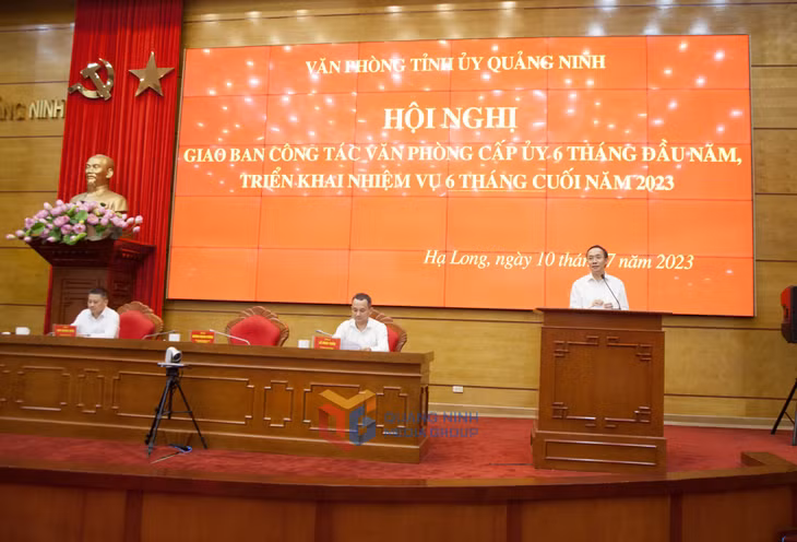 Đồng chí Dương Mạnh Cường, Chánh Văn phòng Tỉnh ủy phát biểu tại hội nghị