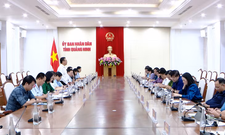 Quang cảnh buổi làm việc