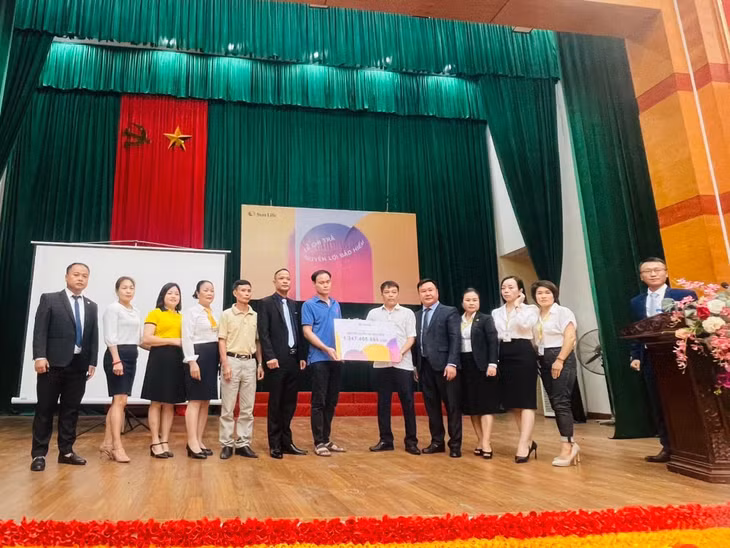 Lễ chi trả quyền lợi bảo hiểm cho khách hàng tại Hải Dương.