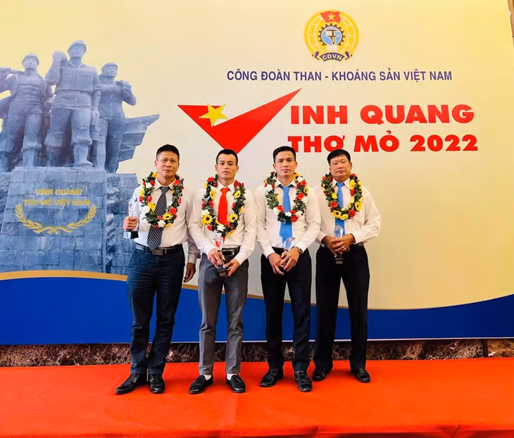 Thợ lò được vinh danh tại chương trình "Vinh quang thợ mỏ" do Công đoàn TKV tổ chức.