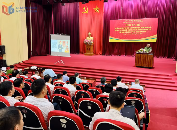 Ngày 20/8, Phòng Cảnh sát PCCC&CNCH (Công an tỉnh) tổ chức Hội nghị tuyên truyền, phổ biến các văn bản pháp luật mới liên quan đến công tác PCCC&CNCH. Ảnh: Hằng Ngần