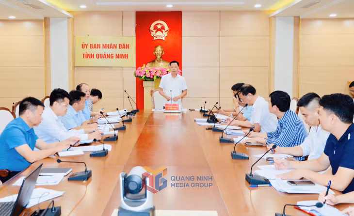 UBND tỉnh họp giải quyết phản ánh, kiến nghị của công dân. Ảnh: Hoàng Nga