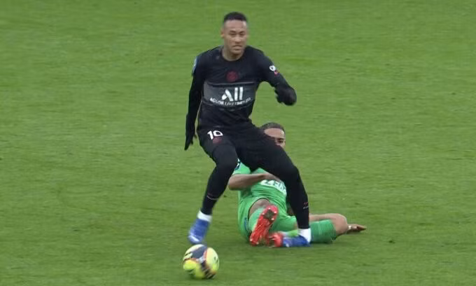 Neymar từng bị gãy xương cổ chân phải tháng 2/2018 và tháng 1/2019. Lần này anh chấn thương cổ chân trái. Ảnh: chụp màn hình