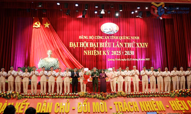 Lãnh đạo Bộ Công an và tỉnh Quảng Ninh chúc mừng Ban Chấp hành Đảng bộ Công an tỉnh Quảng Ninh lần thứ XXIV, nhiệm kỳ 2025-2030.