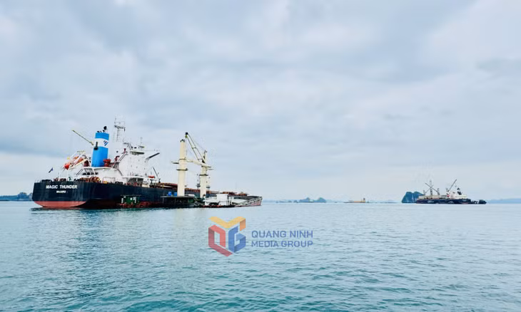 Khu vực cảng Con Ong - Hòn Nét có thể đón tàu có trọng tải lên đến 200.000 tấn. Ảnh: Mạnh Trường