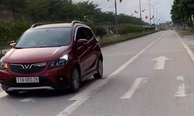 Tài xế điều khiển xe ôtô BKS 11A-050.26 đã tự giác đến cơ quan Công an nộp phạt. Ảnh: Phòng CSGT tỉnh Cao Bằng