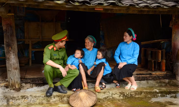 Lực lượng Công an tuyên truyền, phổ biến pháp luật vùng đồng bào dân tộc thiểu số.