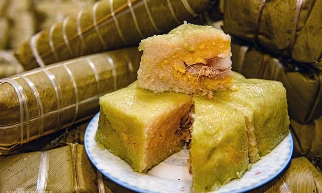 Người bệnh đái tháo đường chỉ nên ăn 1/8 chiếc bánh chưng và không ăn thêm món chứa tinh bột khác cùng thời điểm.
