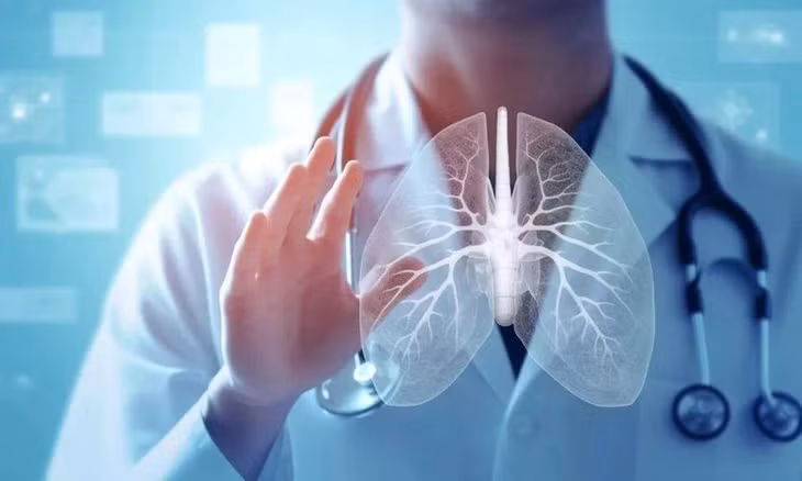 Người bị cúm A thường hồi phục sau vài ngày và khỏi bệnh sau một tuần mà không cần điều trị. Tuy nhiên, một số người có thể gặp biến chứng nguy hiểm đe dọa tính mạng như viêm phổi, suy hô hấp. (Ảnh: ITN)