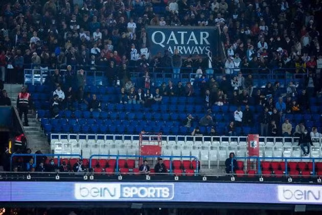 Người hâm mộ PSG rời sân sớm trong ngày đội nhà vô địch Ligue 1.