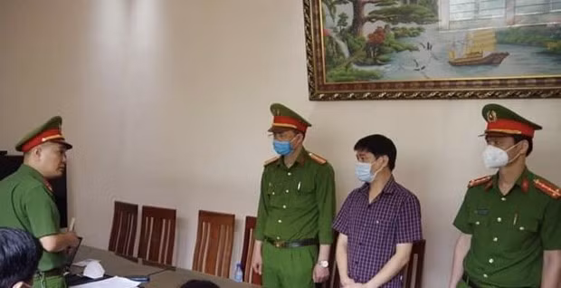 Ha Giang: Bat Pho Giam doc cong ty khai thac khoang san trai phep hinh anh 1