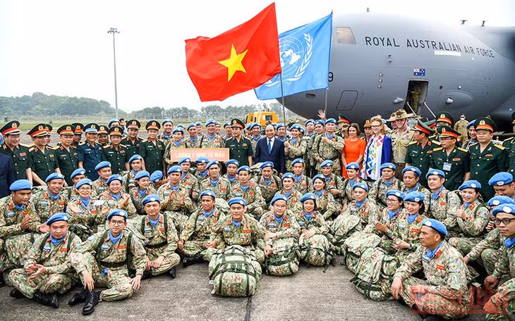 Chủ tịch nước Nguyễn Xuân Phúc tiễn đoàn thực hiện nhiệm vụ gìn giữ hòa bình Liên hợp quốc tại Abyei và Nam Sudan.