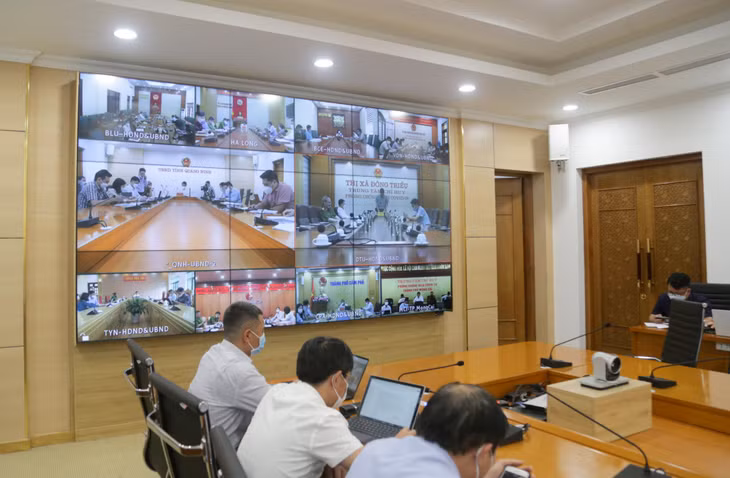 Đại diện các địa phương dự họp và phát biểu ý kiến tại các điểm cầu trực tuyến.
