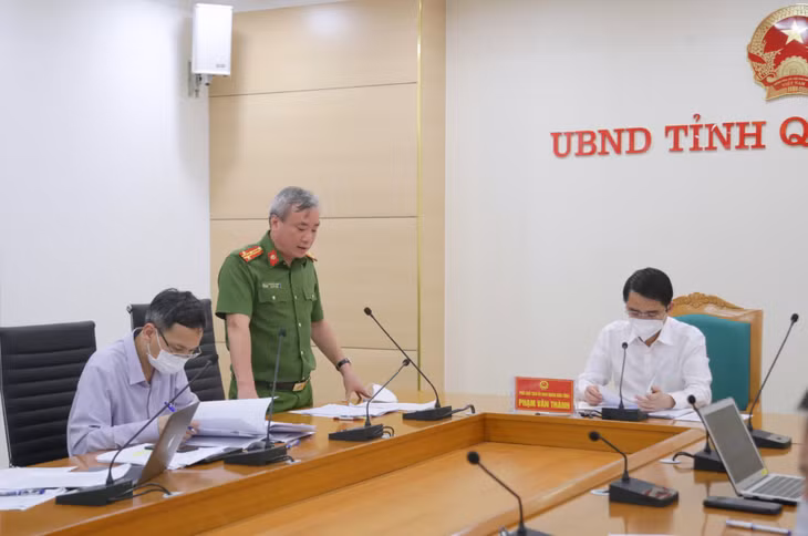 Đại diện lãnh đạo các sở, ngành liên quan phát biểu đóng góp ý kiến tại cuộc họp.